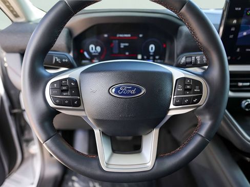 Used 2025 Ford Explorer Active RWD image 15