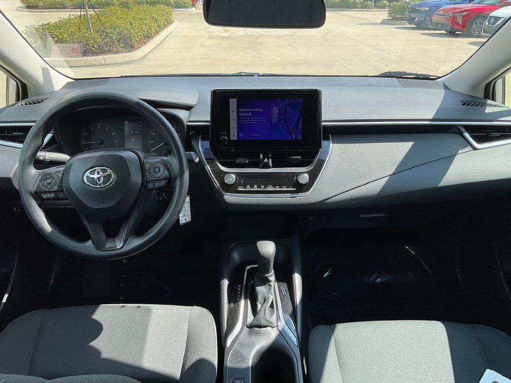 Used 2025 Toyota Corolla LE FWD image 19