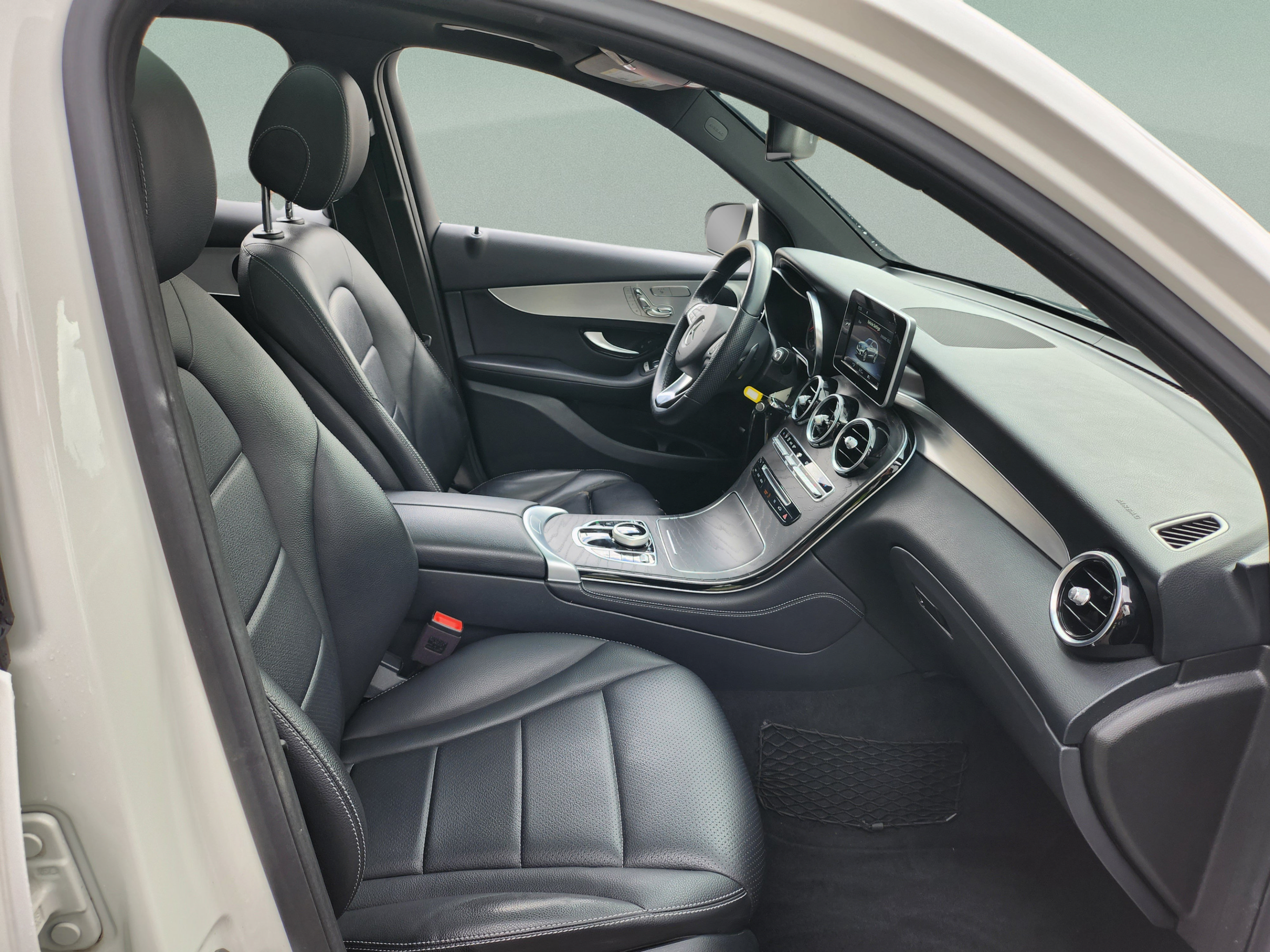 Used 2019 Mercedes-Benz GLC 300 image 32