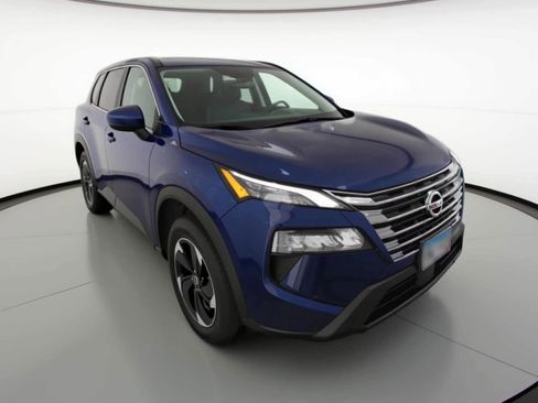 Used 2025 Nissan Rogue SV image 1