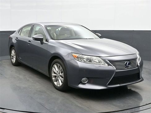 Used 2013 Lexus ES 300h w/ Luxury Pkg image 2