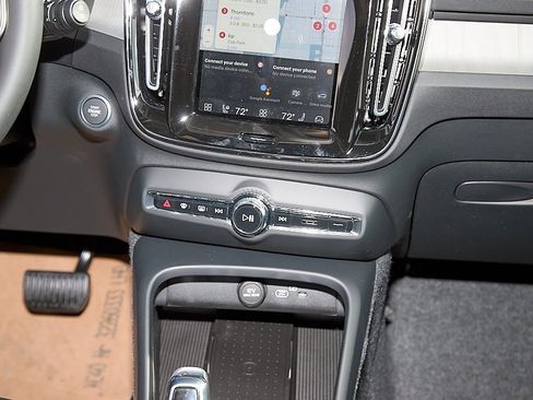 New 2026 Volvo XC40 B5 Ultra w/ Climate Package image 27