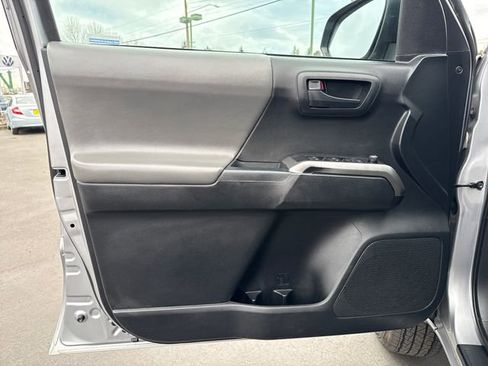 Used 2017 Toyota Tacoma SR5 w/ Tow Package image 18