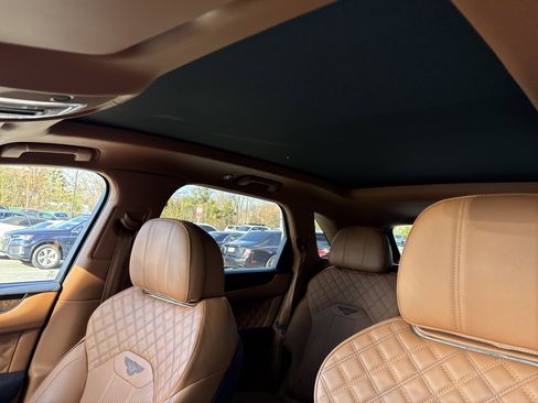 Used 2022 Bentley Bentayga image 16