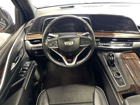 Used 2022 Cadillac Escalade Premium Luxury image 16