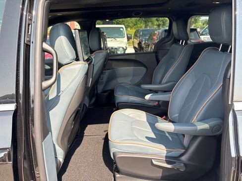 New 2027 Chrysler Pacifica Pinnacle AWD/4WD image 23