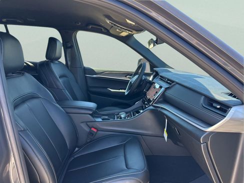 New 2026 Jeep Grand Cherokee Limited RWD image 12