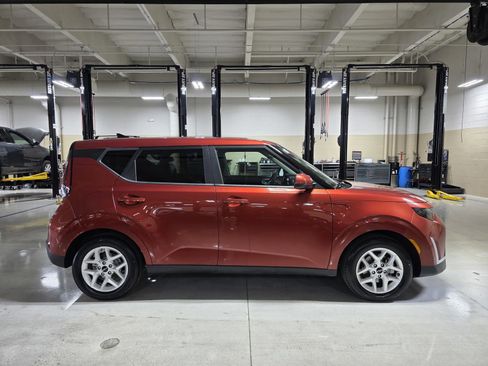 Used 2023 Kia Soul LX w/ Option Group 015 image 8