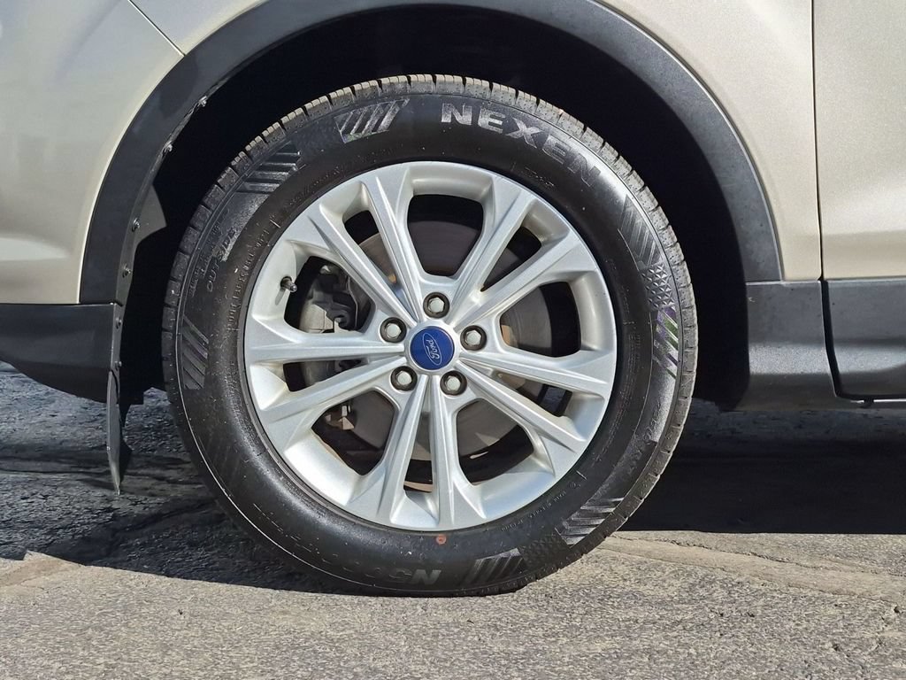 Used 2017 Ford Escape SE w/ Equipment Group 201A AWD/4WD image 11