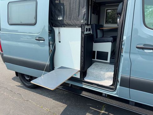 Used 2021 Mercedes-Benz Sprinter 2500 image 26