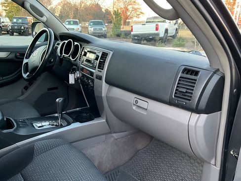 Used 2005 Toyota 4Runner Sport image 26