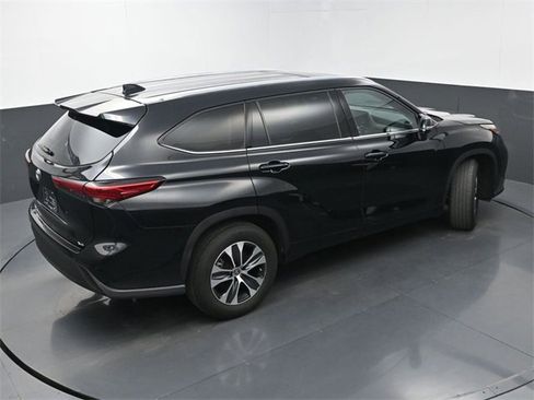 Used 2020 Toyota Highlander XLE image 38