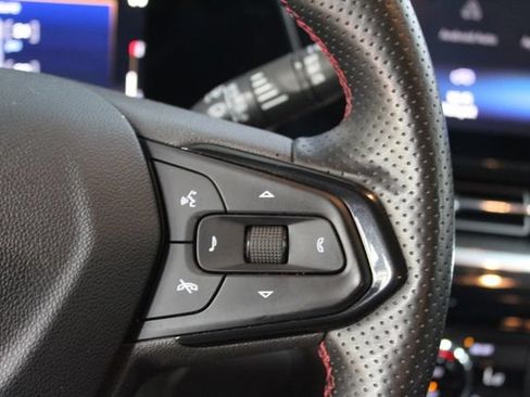 Used 2024 Chevrolet Trax RS w/ Sunroof Package FWD image 17