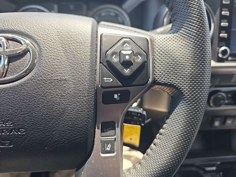 Used 2022 Toyota Tacoma SR5 AWD/4WD image 18