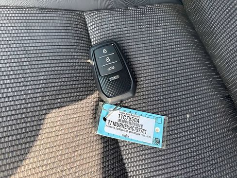 Used 2017 Toyota Corolla SE FWD image 20