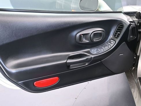 Used 2000 Chevrolet Corvette Coupe w/ Memory Pkg image 18