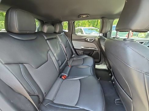 Used 2025 Jeep Compass Latitude AWD/4WD image 19