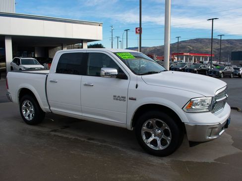 Used 2018 RAM 1500 Laramie image 9
