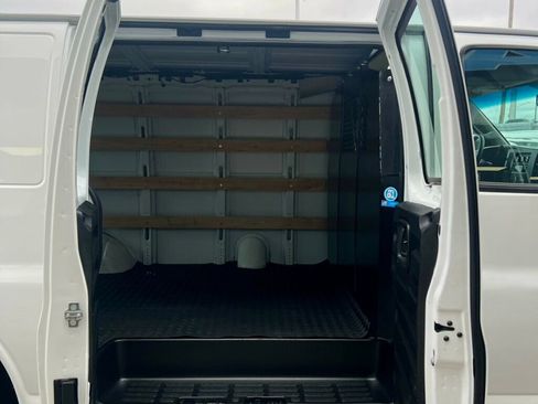 Used 2024 GMC Savana 2500 w/ Driver Convenience Package image 10