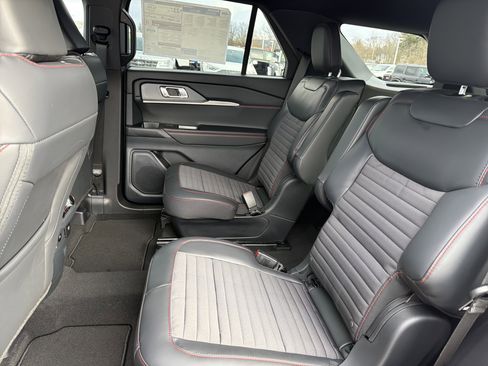 New 2026 Ford Explorer ST-Line w/ ST-Line Street Pack image 13