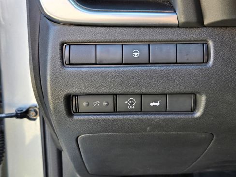 Used 2025 Nissan Rogue SV FWD image 16