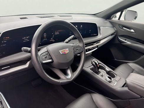 Certified 2024 Cadillac XT4 Luxury w/ Cold Weather Package image 22