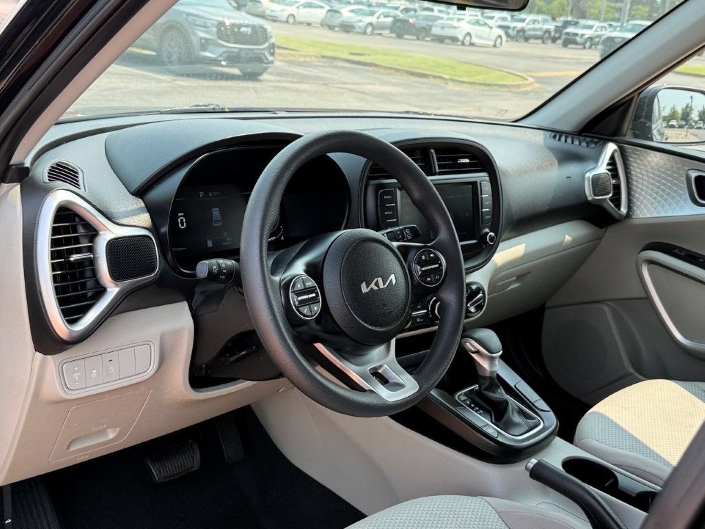Used 2023 Kia Soul LX FWD image 11