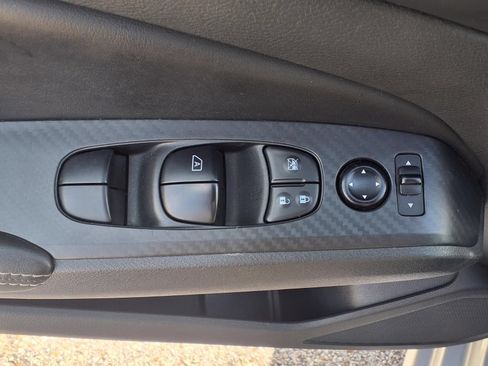 Used 2024 Nissan Altima 2.5 SV FWD image 8