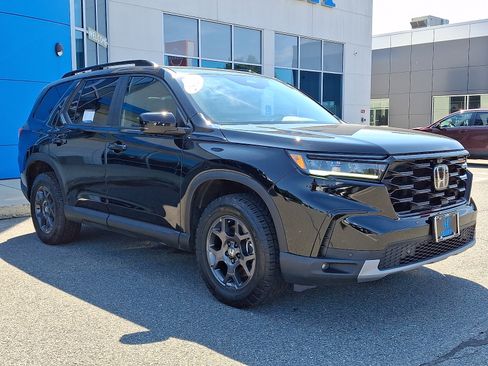 Used 2024 Honda Pilot TrailSport image 3