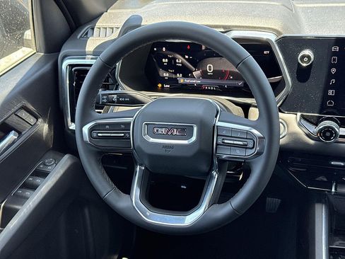 New 2026 GMC Canyon Elevation w/ LPO, Black Badging Package RWD image 8
