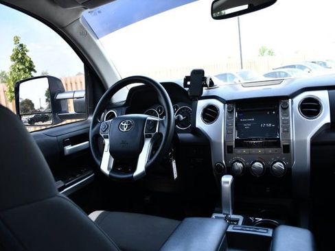 Used 2017 Toyota Tundra SR5 w/ SR5 Upgrade Package AWD/4WD image 18