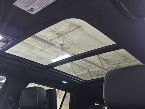 Used 2025 Chevrolet Tahoe Premier AWD/4WD image 24