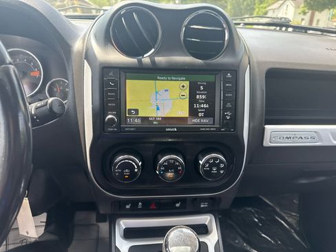 Used 2017 Jeep Compass Latitude AWD/4WD image 19