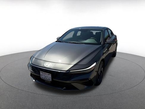 Used 2025 Hyundai Elantra SEL FWD image 5