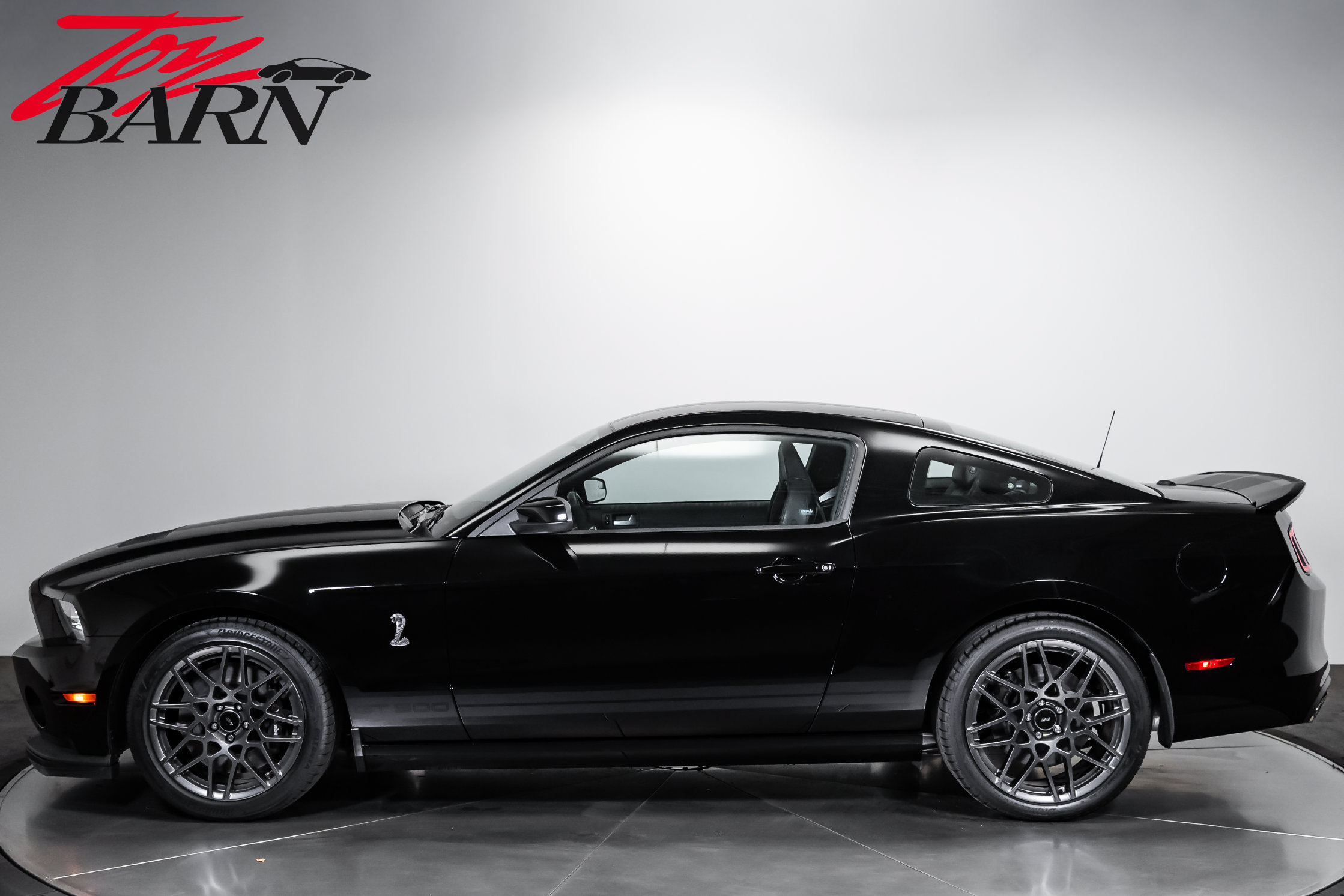 Used 2013 Ford Mustang Shelby GT500 RWD image 2