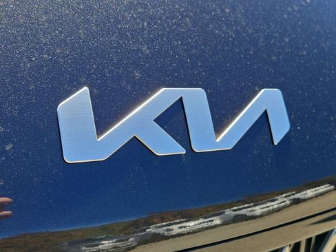 New 2026 Kia Carnival EX image 4