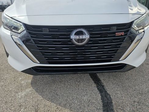 Used 2025 Nissan Sentra SR w/ SR Premium Package image 32