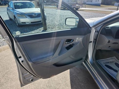 Used 2011 Toyota Camry LE image 8