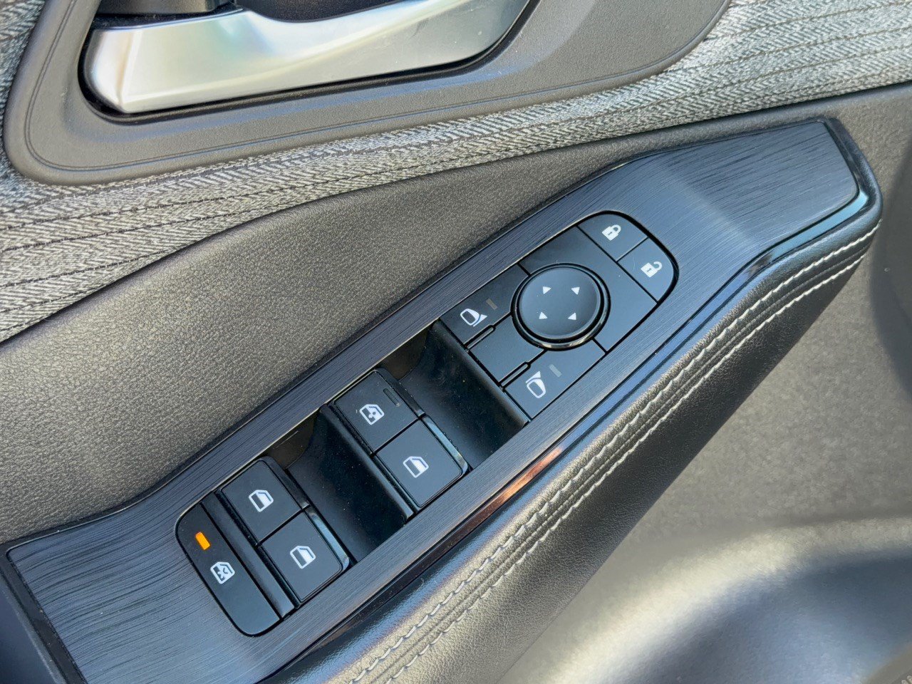 Used 2023 Nissan Rogue SV FWD image 15