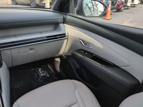 Used 2025 Hyundai Tucson Limited FWD image 17