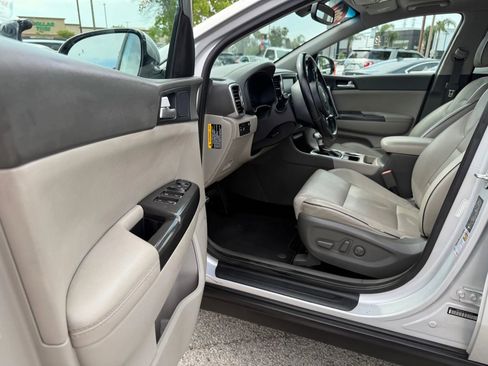 Used 2017 Kia Sportage EX w/ EX Premium Package image 11