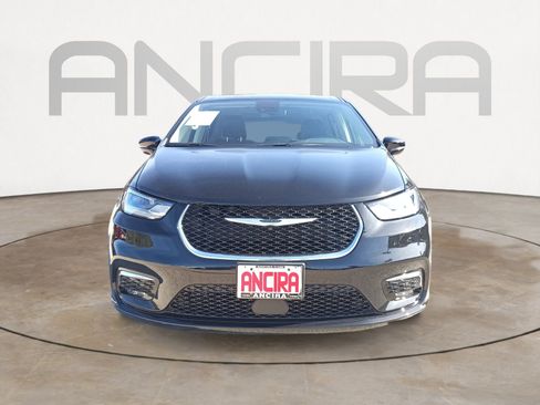 Certified 2024 Chrysler Pacifica Limited image 4