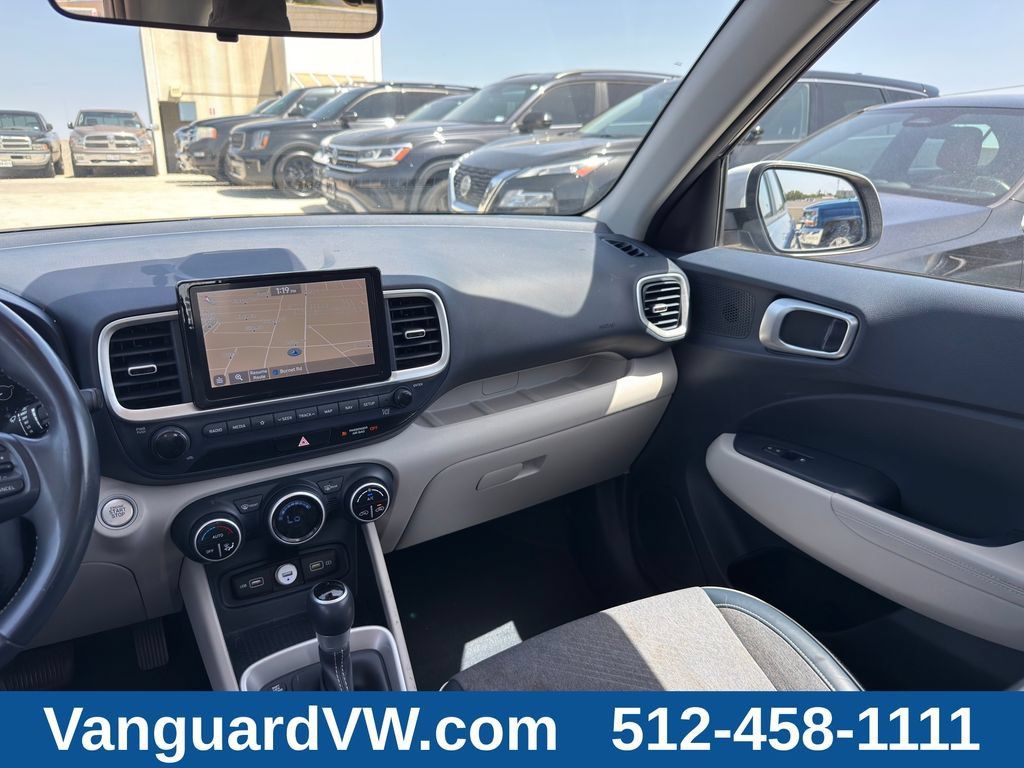 Used 2022 Hyundai Venue Limited FWD image 26