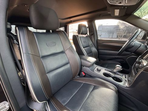 Used 2017 Jeep Grand Cherokee Overland w/ Jeep Active Safety Group image 17