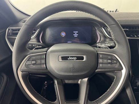 Used 2023 Jeep Grand Cherokee L Laredo AWD/4WD image 12