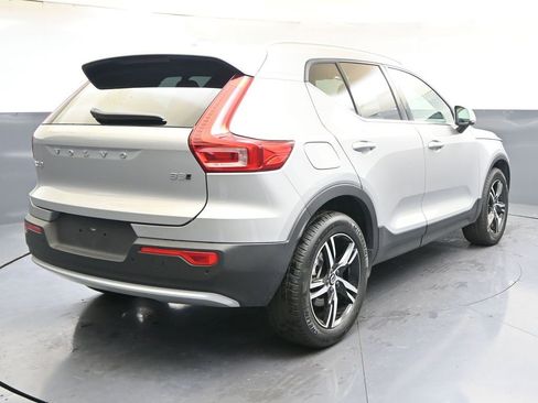 Certified 2025 Volvo XC40 B5 Core image 5