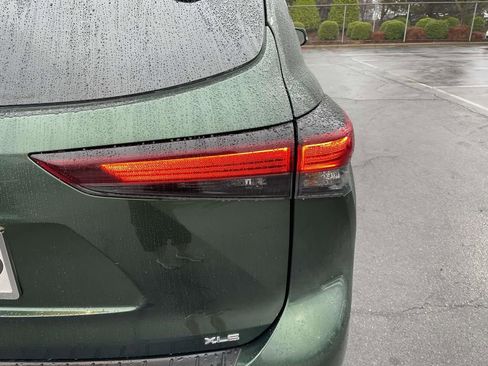 Used 2024 Toyota Highlander XLE image 18