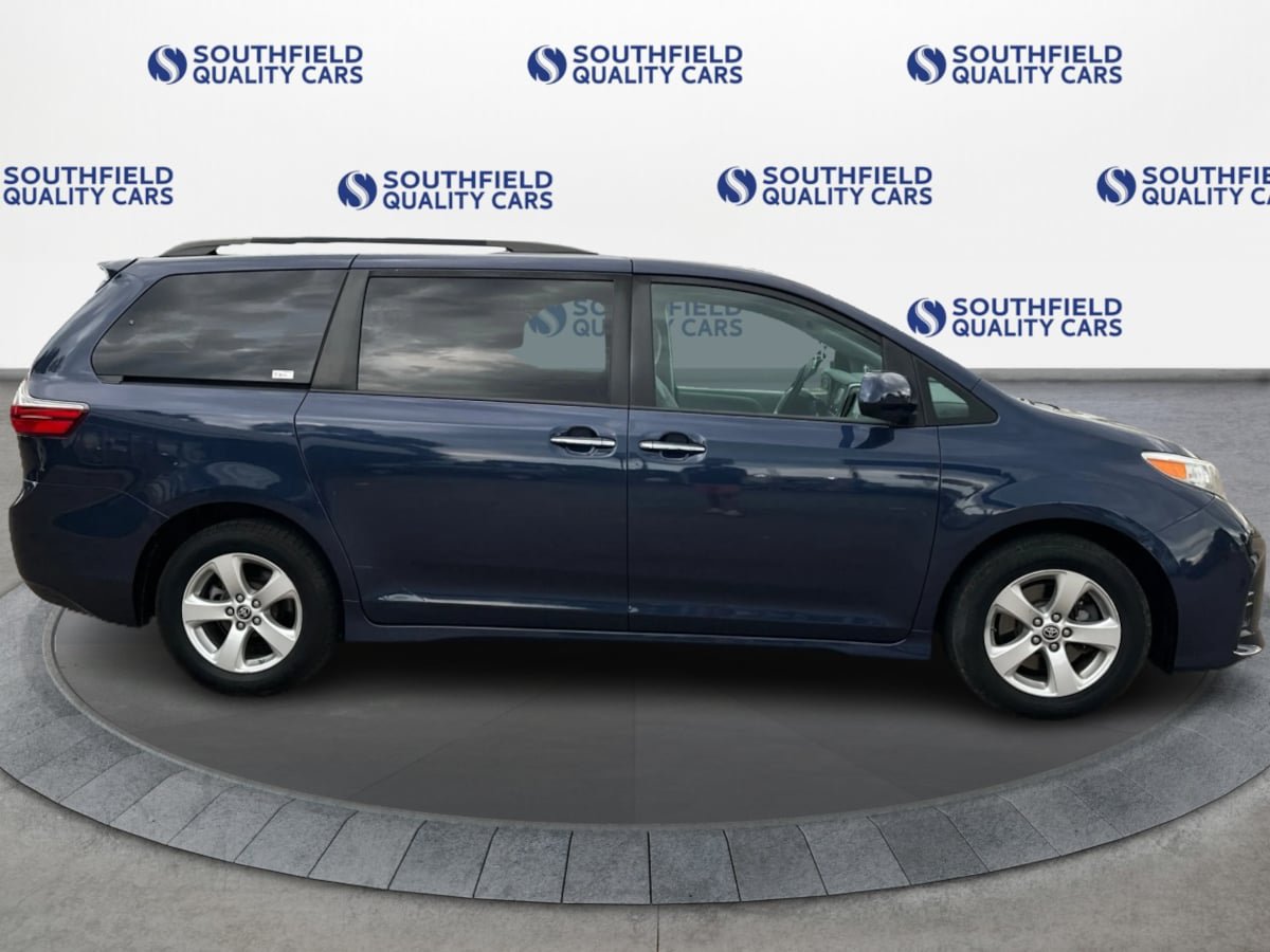 Used 2020 Toyota Sienna LE w/ LE Preferred Package FWD image 8
