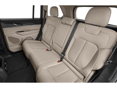 Used 2022 Jeep Grand Cherokee Overland AWD/4WD image 16
