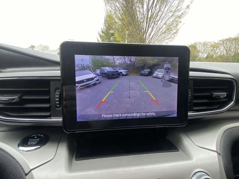 Used 2020 Ford Explorer XLT w/ Equipment Group 202A AWD/4WD image 18